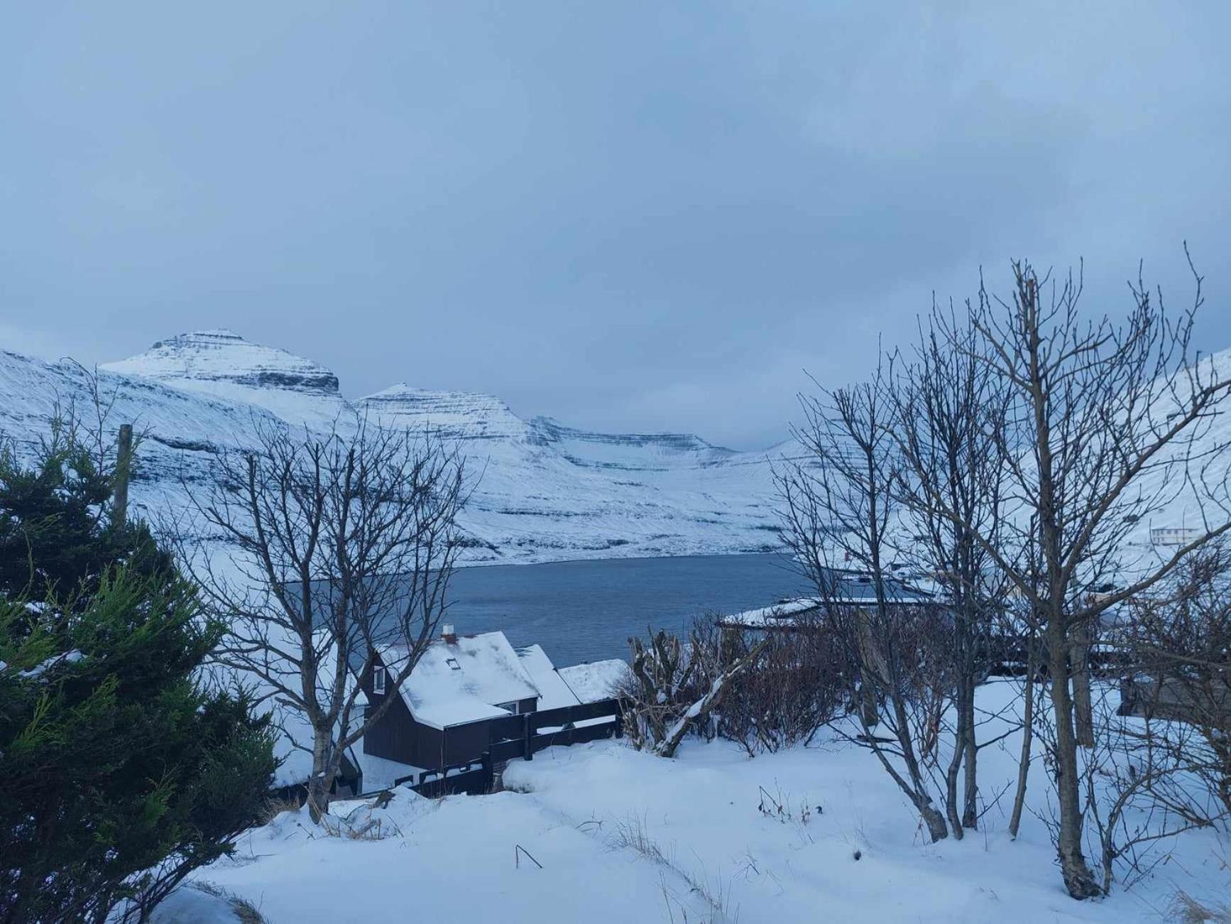 Fjord Guesthouse Funningsfjordur Exterior photo