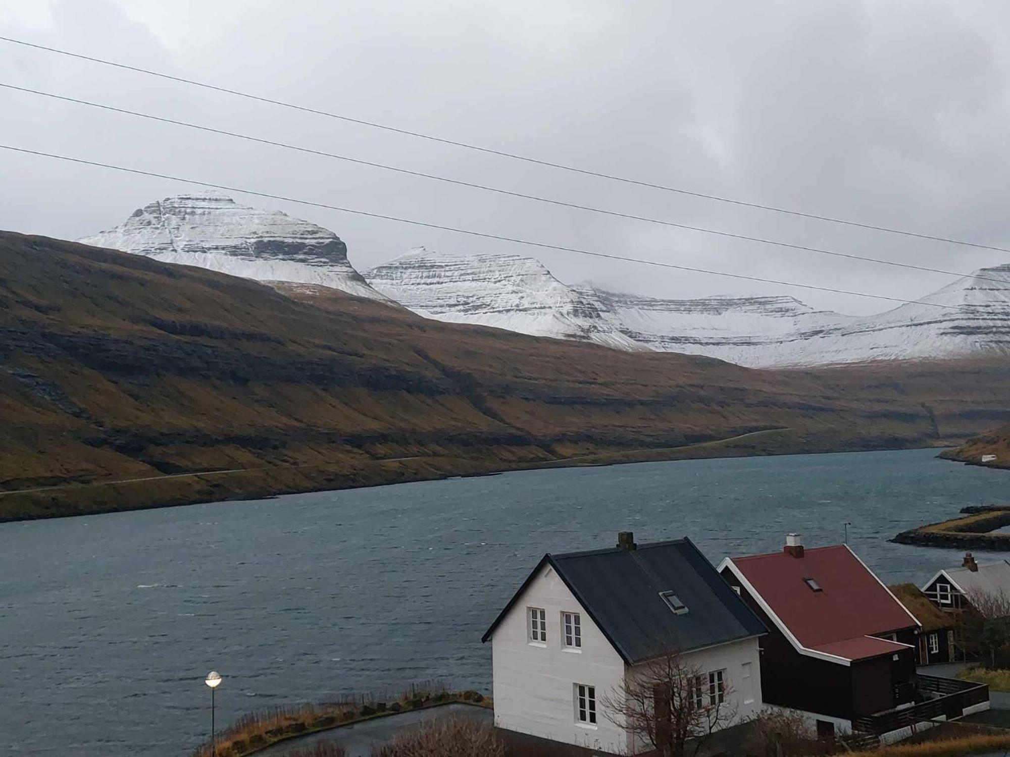 Fjord Guesthouse Funningsfjordur Exterior photo