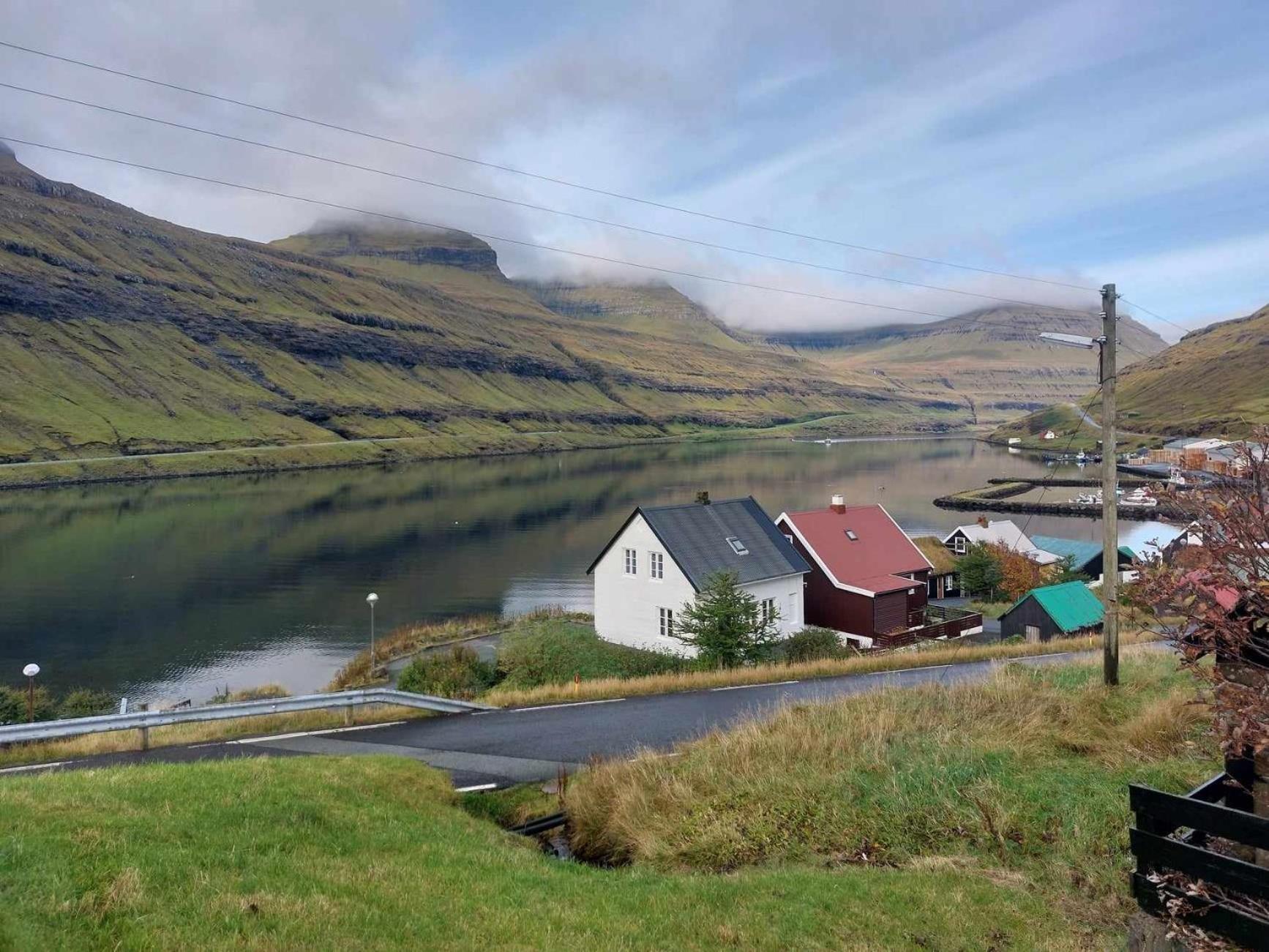 Fjord Guesthouse Funningsfjordur Exterior photo