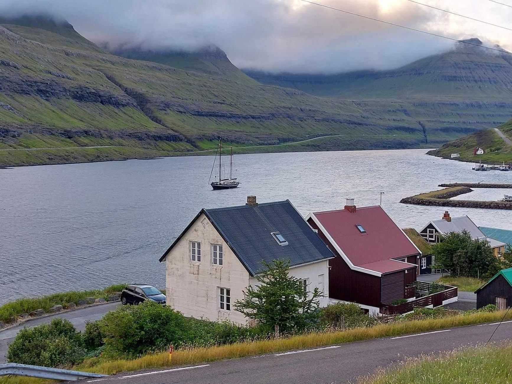 Fjord Guesthouse Funningsfjordur Exterior photo